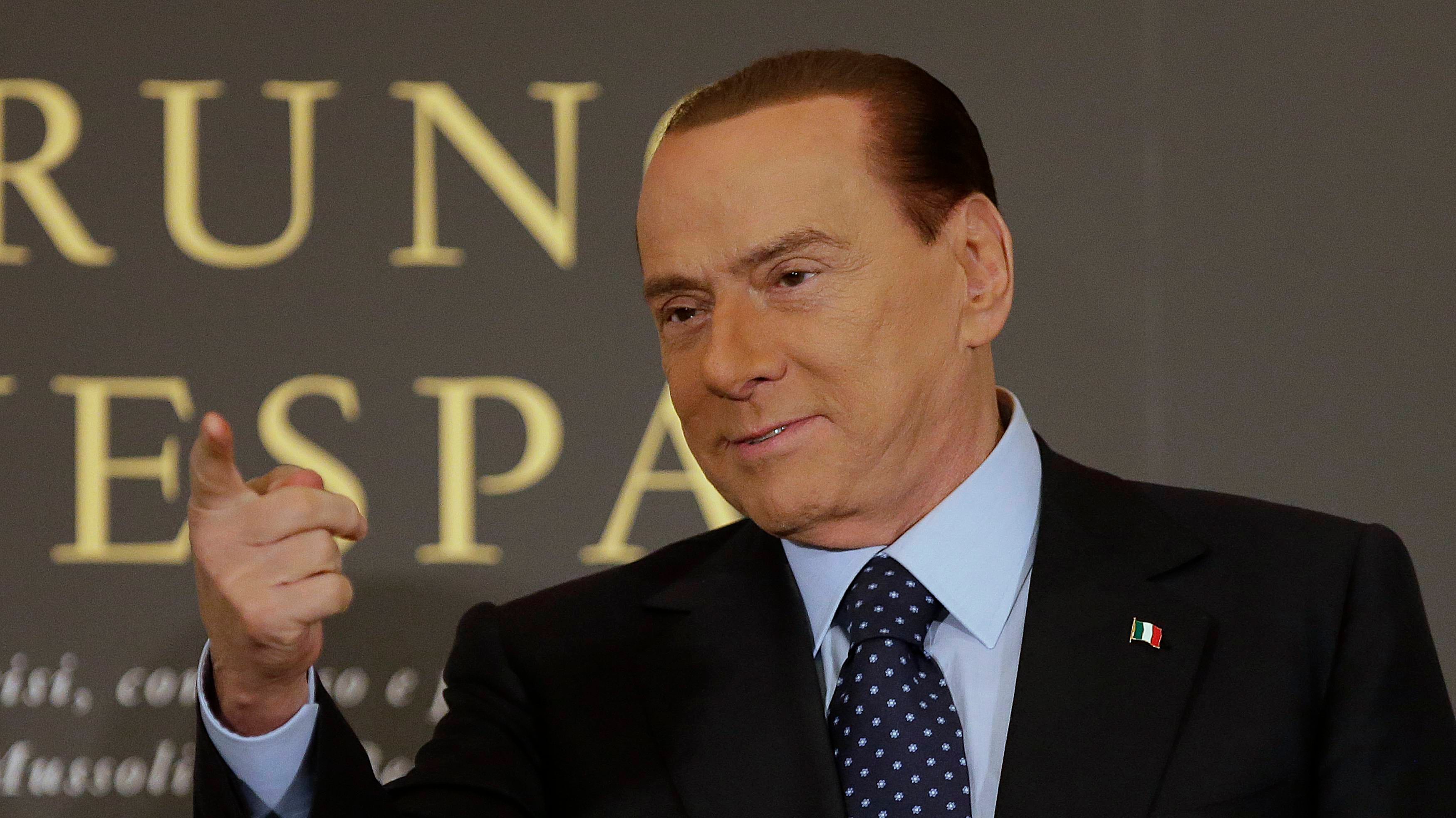 Il Cav: "Se Monti si candida faccio un passo indietro"