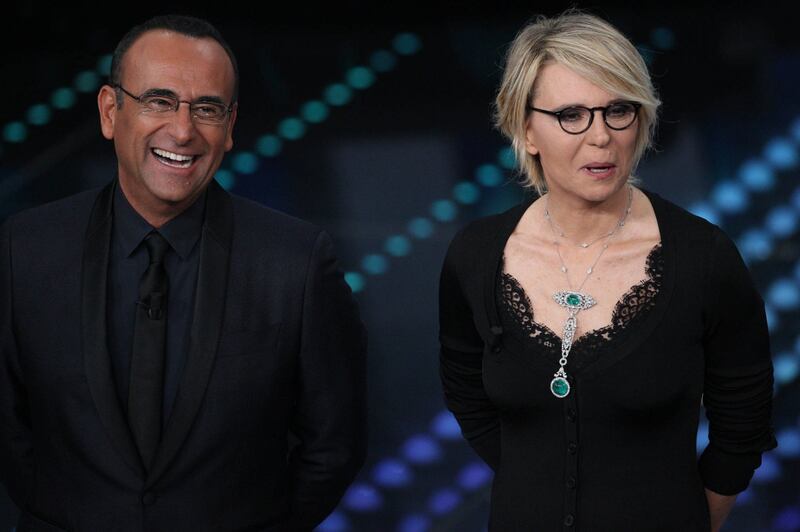 Sanremo 2017, Maria De Filippi e il bacio agli ospiti 21