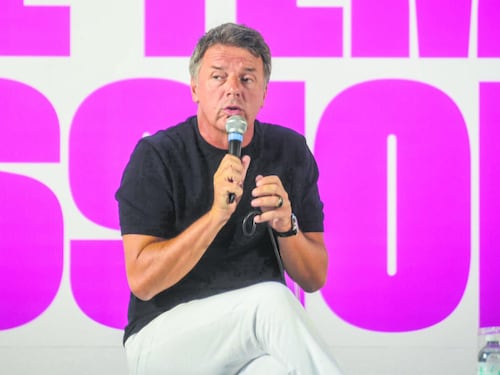 Renzi vota le primarie: assist di Matteo all'assessore Conte