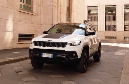 Jeep Compass 4XE, guarda tutte le foto della nostra prova 15