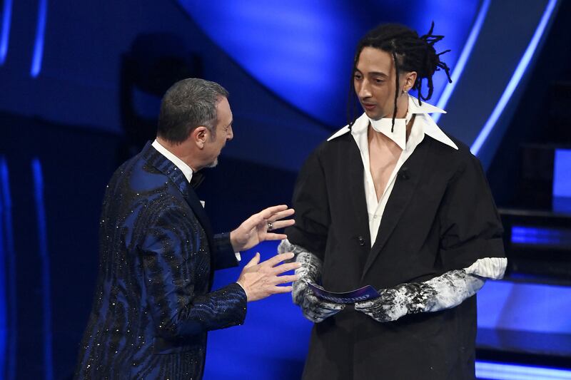 Sanremo 2024: ecco il look della seconda serata del Festival di Fred De Palma  3