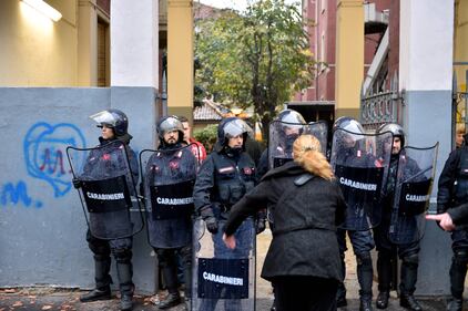Scontri durante lo sgombero 6