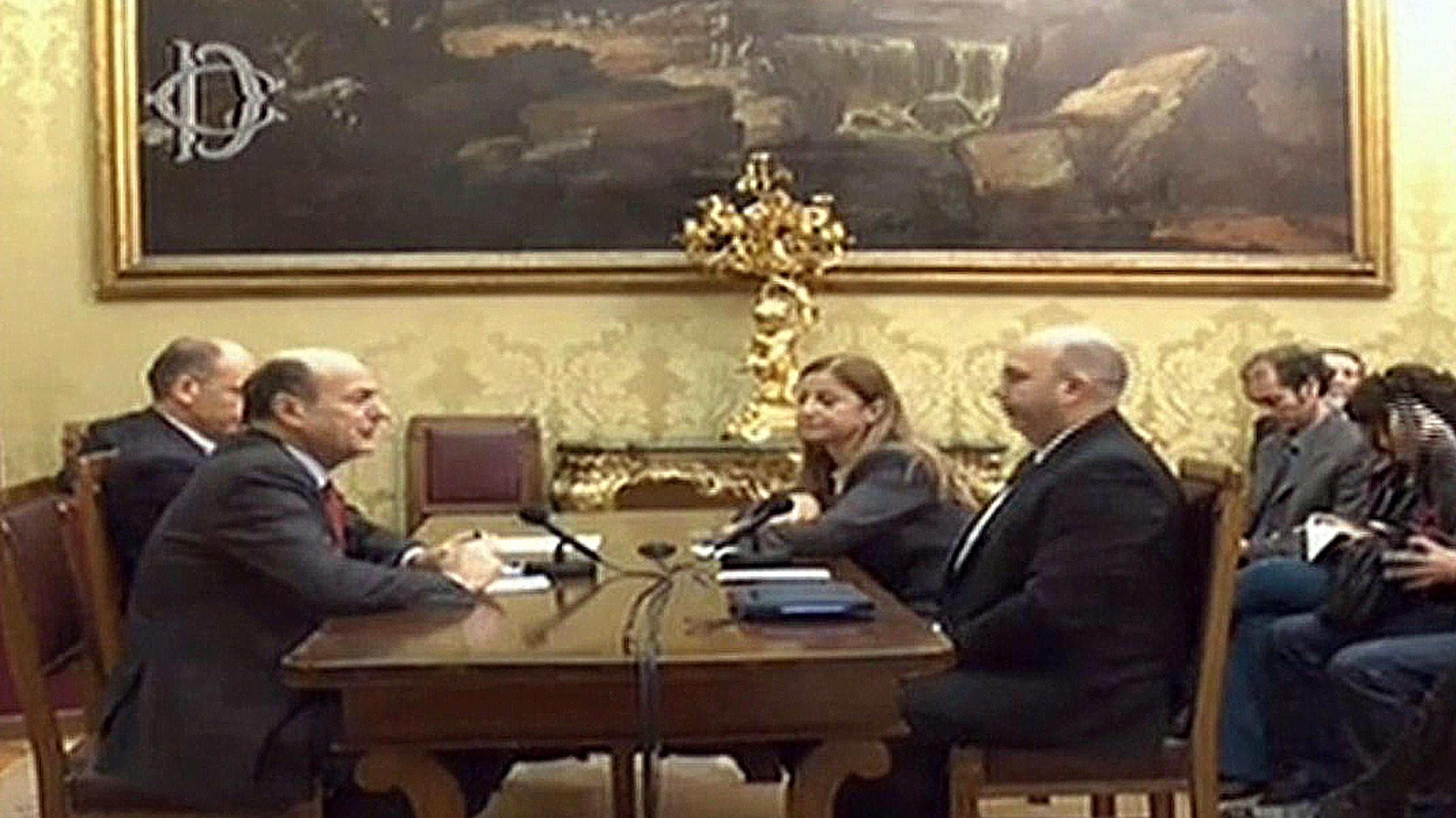 I grillini sbattono la porta in faccia a Bersani: "No alla fiducia"