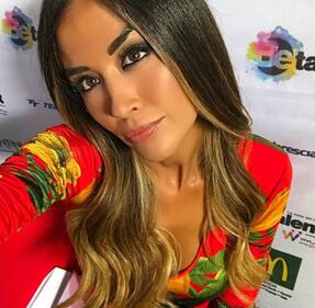 Giorgia Palmas, scollatura hot su Instagram 21