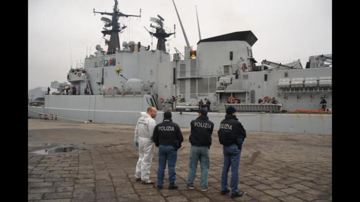 Migranti, poliziotto si sfoga: "Lasciato solo contro la Tbc"