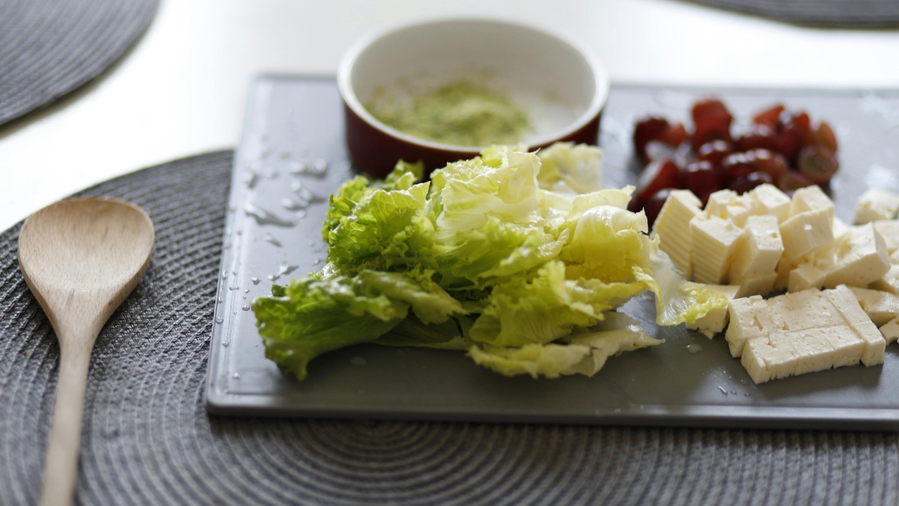 Colesterolo, si può abbassare senza assumere statine: in cosa consiste la dieta portfolio