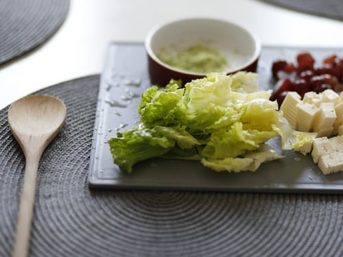 Colesterolo, si può abbassare senza assumere statine: in cosa consiste la dieta portfolio
