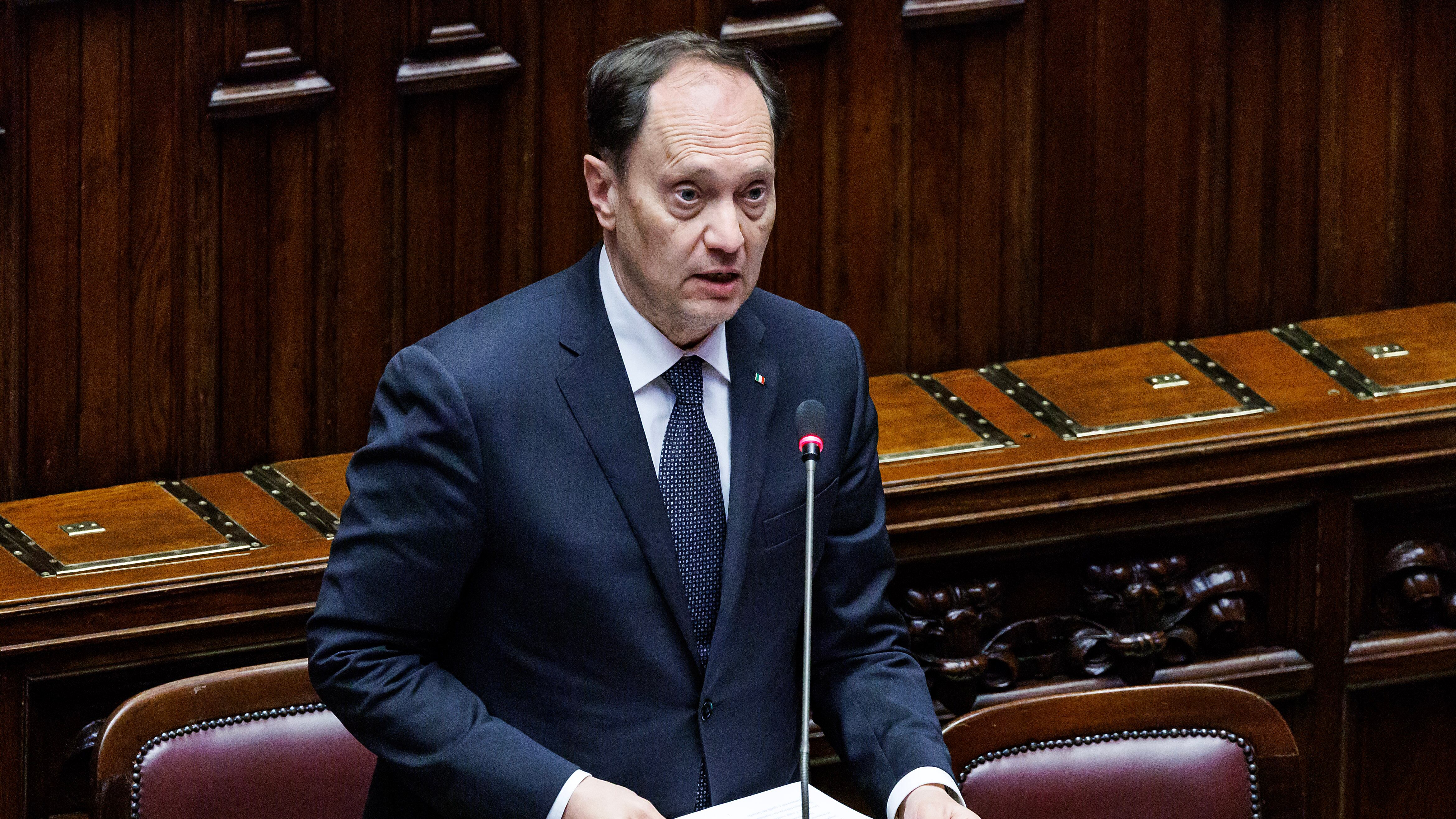 "Mai attacchi ai collettivi". Il ministro Ciriani risponde sull'inchiesta su Gioventù Nazionale