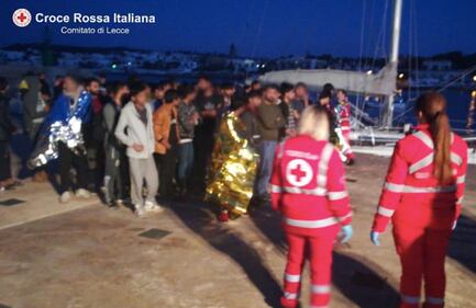 A Leuca sbarcano 50 migranti 3