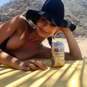 Emily Ratajkowski, il costume è bollente 8
