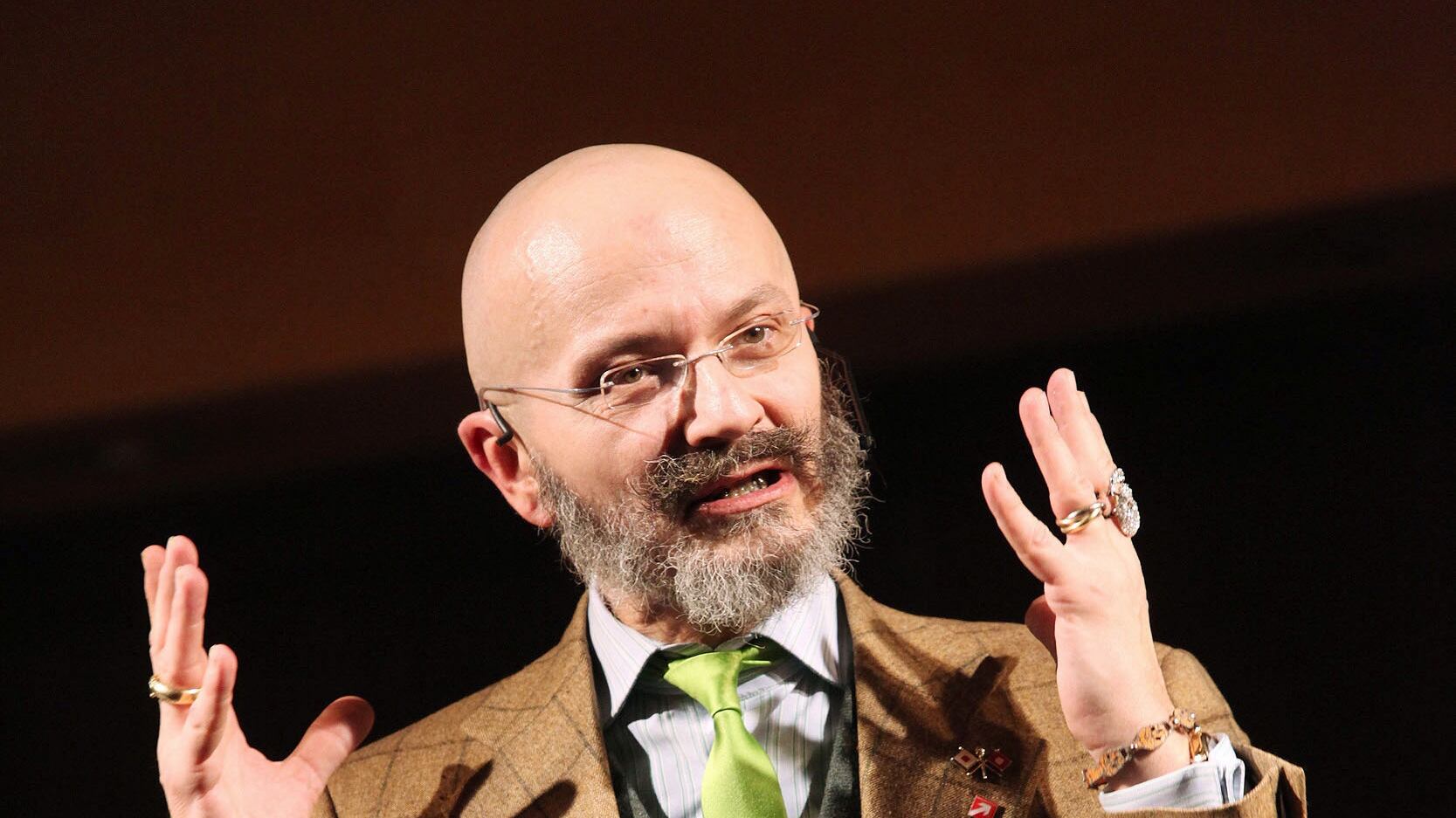 Giannino verso le dimissioni: non ha nemmeno la laurea