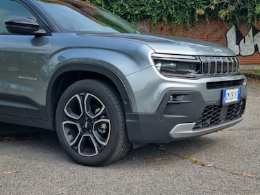 Jeep Avenger 1.2 Summit: guarda la gallery del city SUV americano 6
