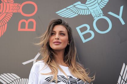 Cristina Buccino hot, senza gonna nella notte 16