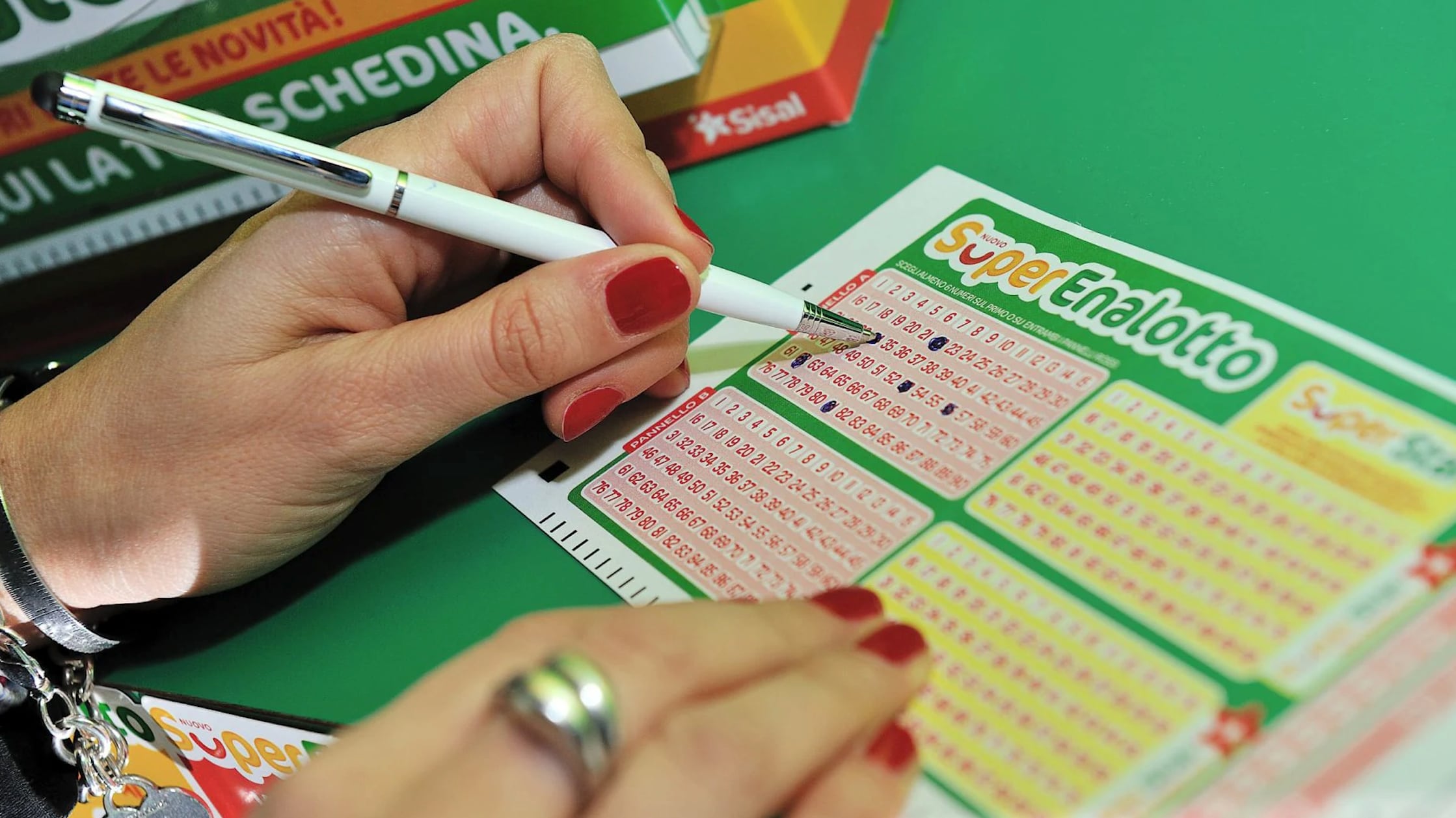 SuperEnalotto, centrati due 5 da 97mila euro e il Jackpot vale 161 milioni