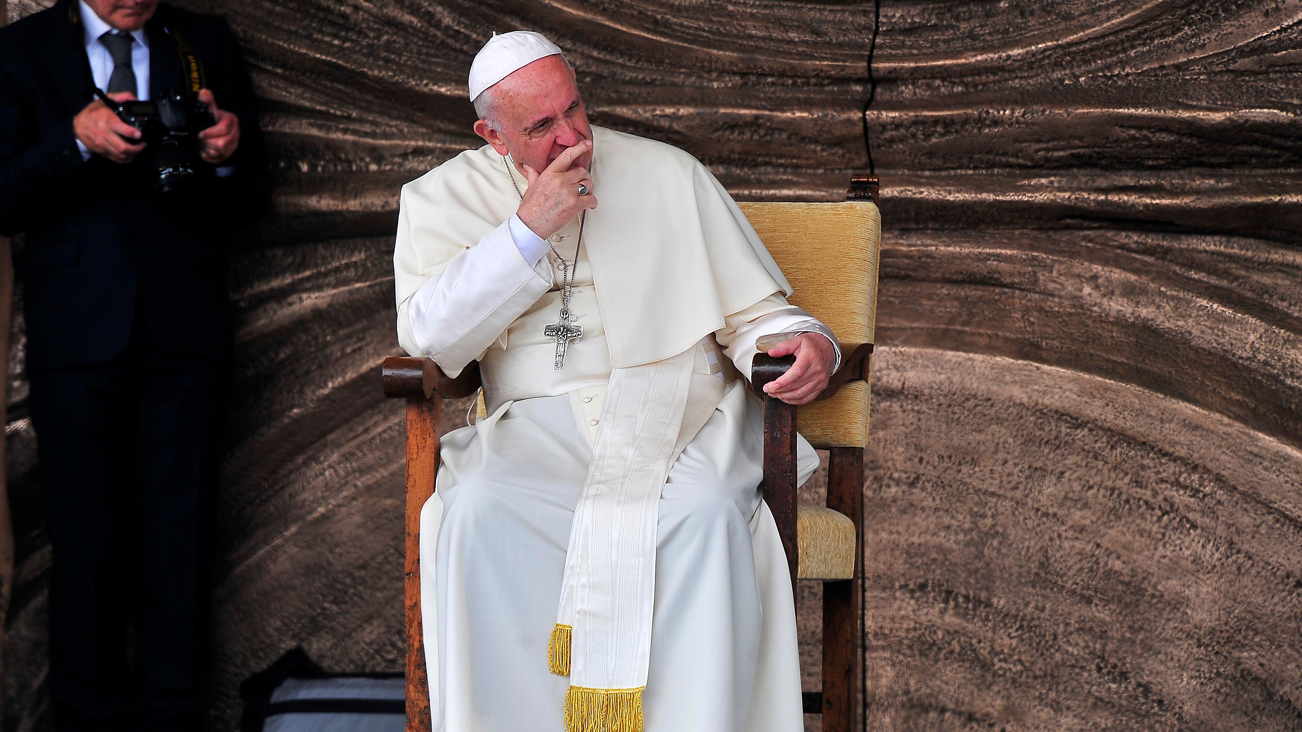 Papa Bergoglio sull'intercomunione: "Nessun passo indietro"