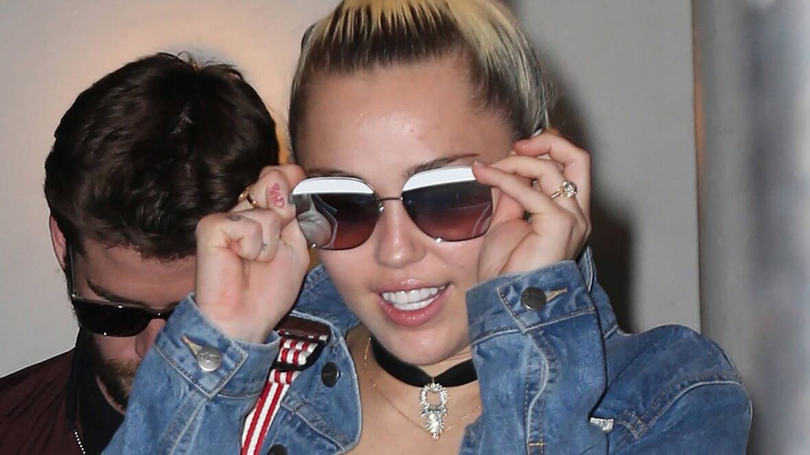 Miley Cyrus e Liam Hemsworth, spunta l'anello di fidanzamento