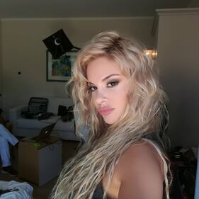 Ria Antoniou bollente per il calendario For Men 2018 13