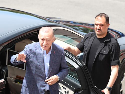 Islam, soldi e promesse. Così l'eterno Sultano della Turchia profonda spiazza Europa e Usa