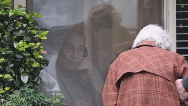 Anziani isolati, il rischio di depressione