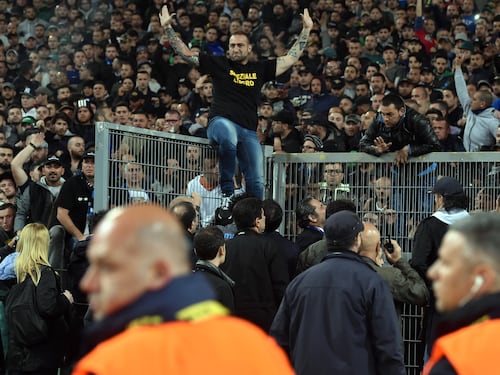Coppa Italia, spari e tafferugli Un tifoso in pericolo di vita