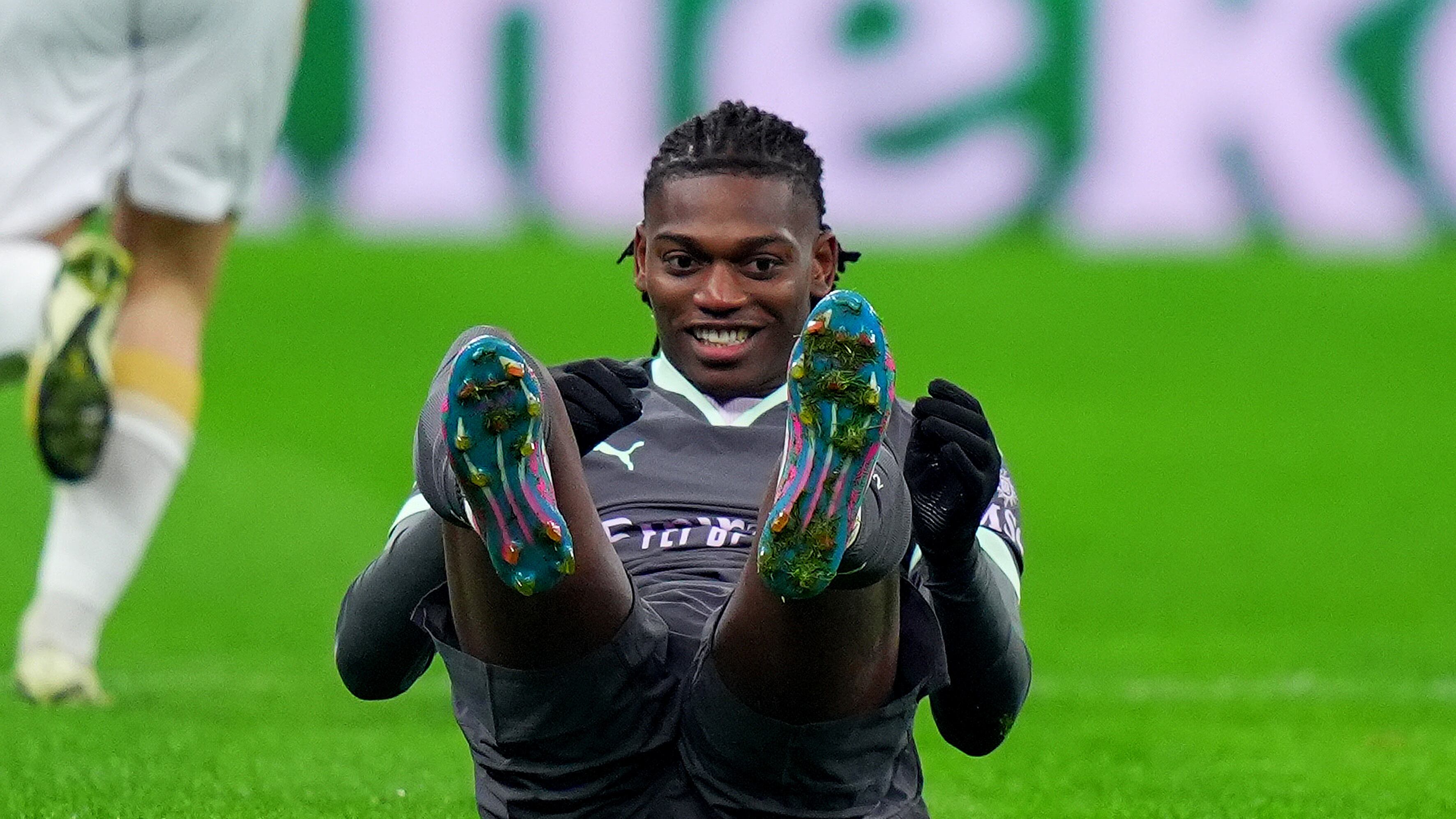 Magico Leao, stop and gol. Ma che fatica