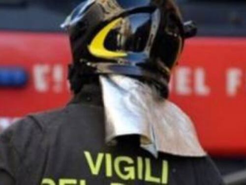 Capodanno a Roma, è falò di cassonetti e cumuli di rifiuti