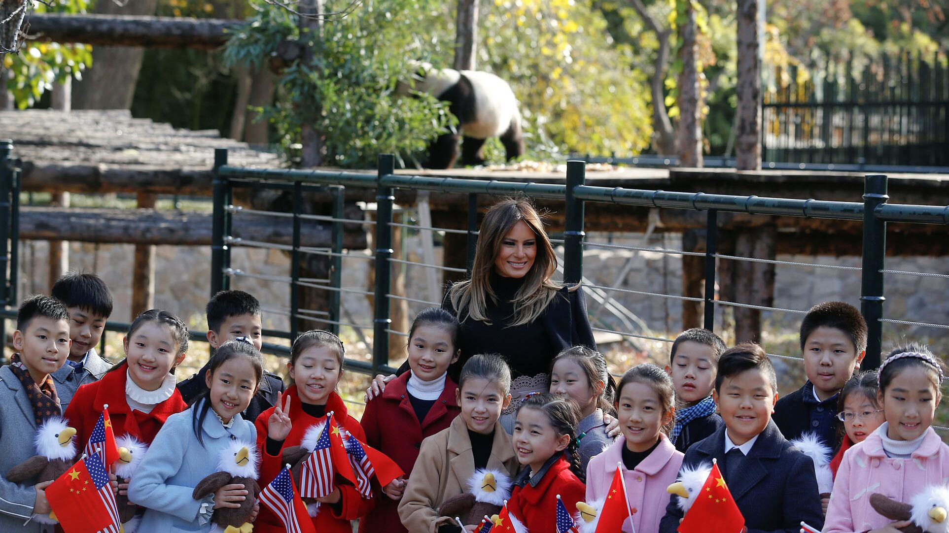 Melania Trump allo zoo con i panda, lapresse