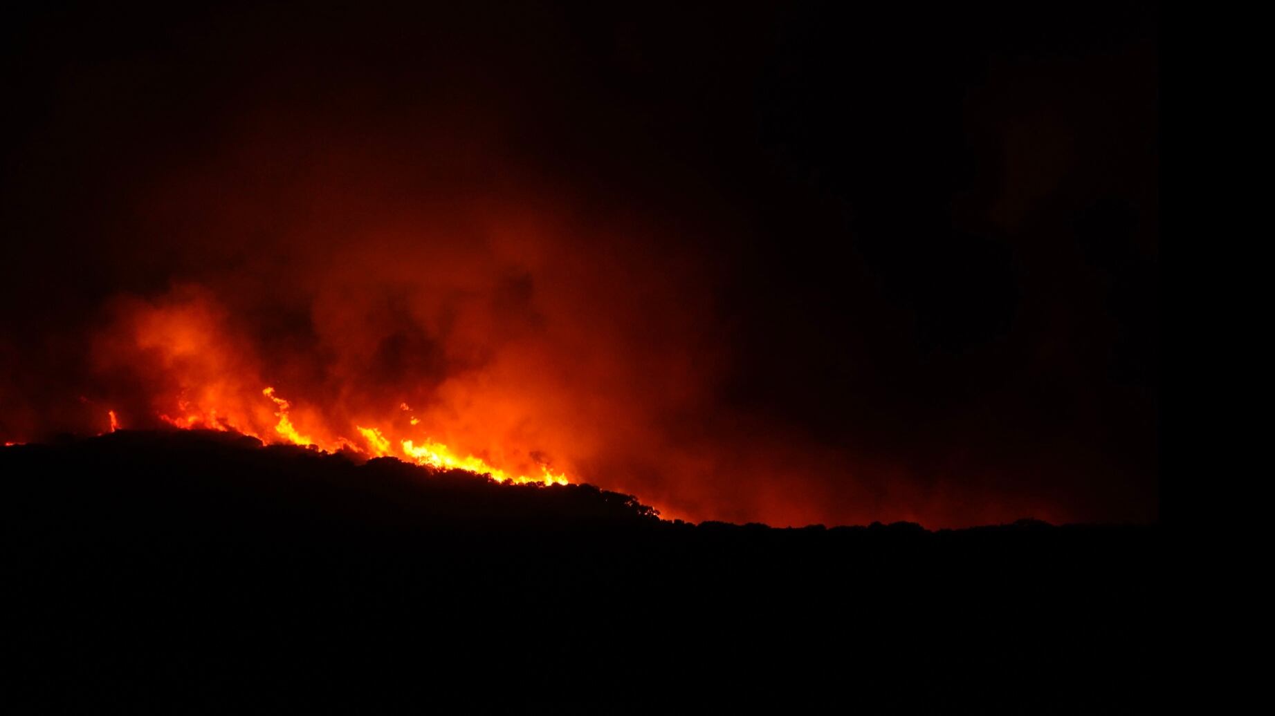 Sardegna, fiamme alte e centinaia di evacuati: cosa succede