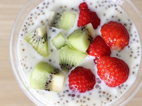 Perché fare colazione con lo yogurt greco: zero grassi, perfetto per la dieta e con benefici a muscoli e ossa