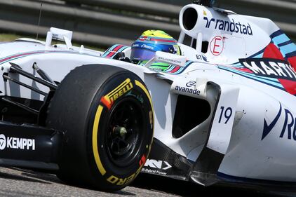 Super Hamilton, pole position a Shanghai 13