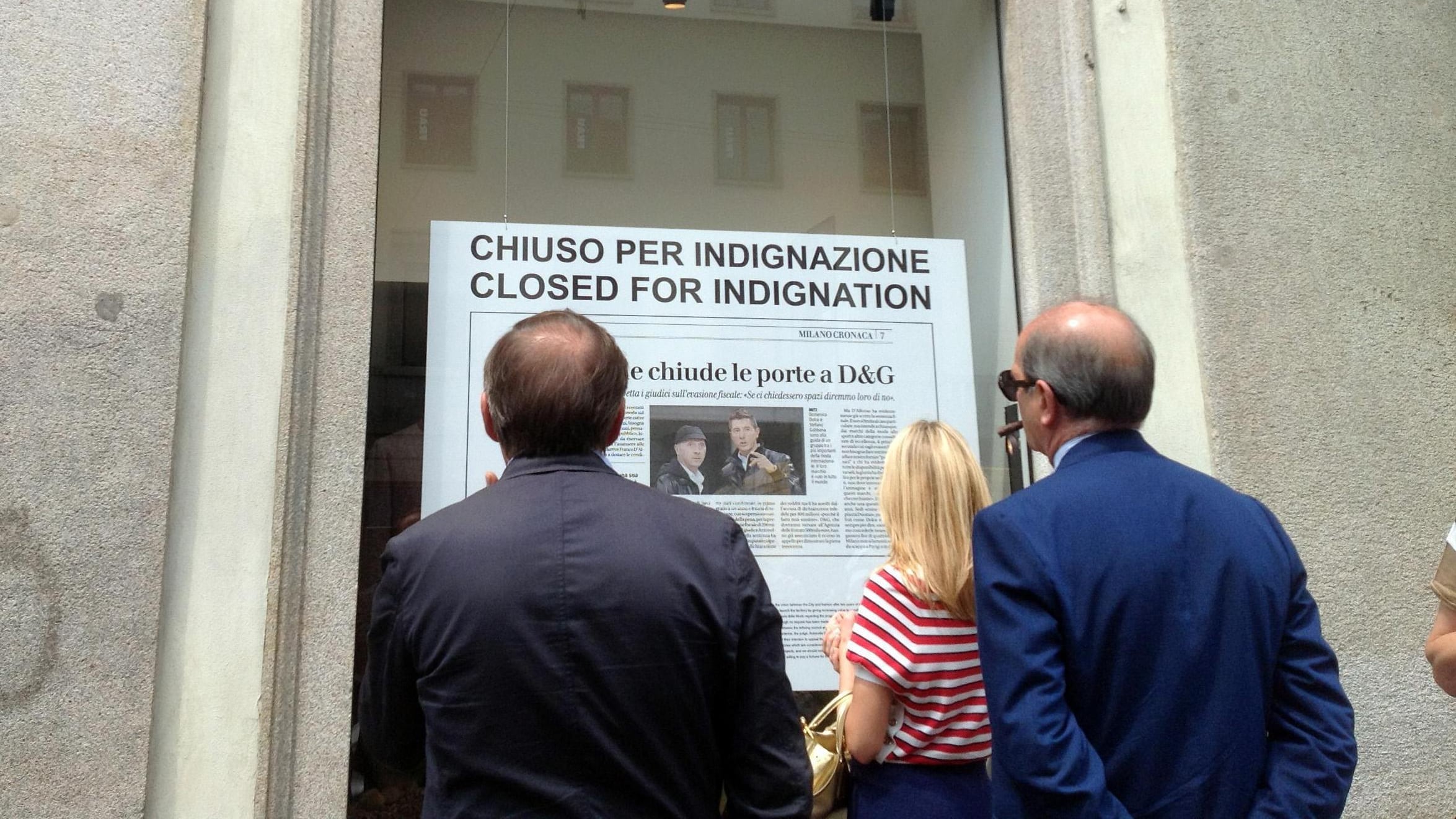 Milano tifa D&G e scarica Pisapia