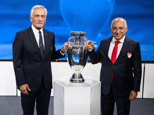 Se non altro siamo già qualificati. L'Uefa: sì a Italia e Turchia, così l'Europeo si fa in due