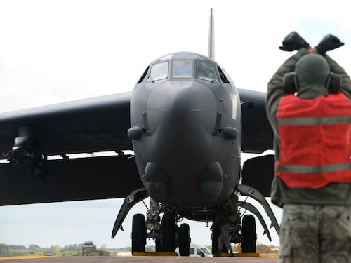 B-52 ai confini della Russia: cosa svela il viaggio del bombardiere Usa
