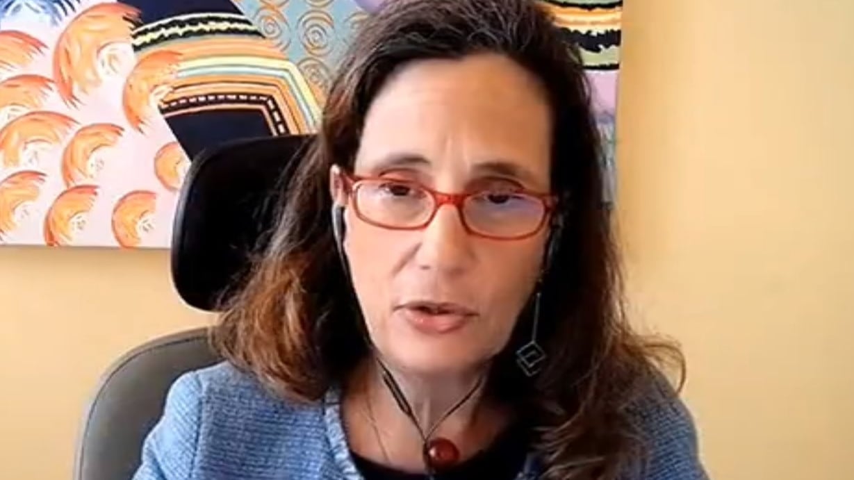 Capua: "Il vaccino? Non efficace al 100%, Non toglieremo le mascherine"