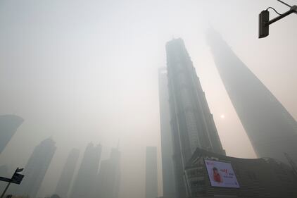 Shangai soffoca nello smog 1