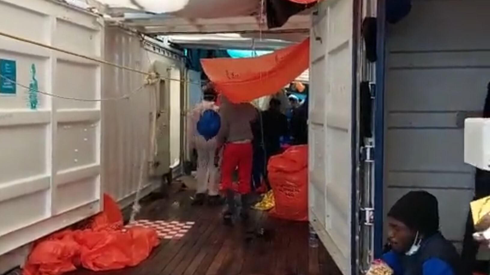 Attracco avvenuto: scatta lo sbarco-invasione