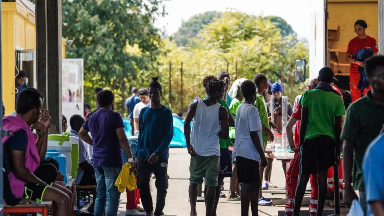 "Stop ai furbetti dell'età". Stretta del governo sui migranti finti minorenni