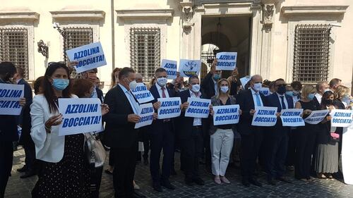 Sit-in della Lega a Palazzo Chigi: "Azzolina bocciata" 3