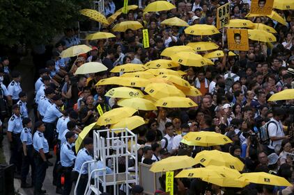 Hong Kong scende in piazza un anno dopo 20