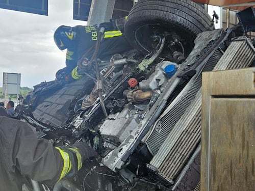 Il malore poi lo schianto contro il casello di Rosignano: cosa è successo sulla A12 | Video