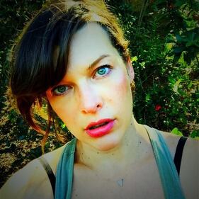 Milla Jovovich, mamma social contro i paparazzi 6