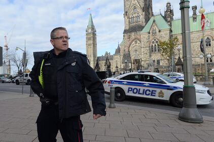 Canada, sparatoria in Parlamento 8