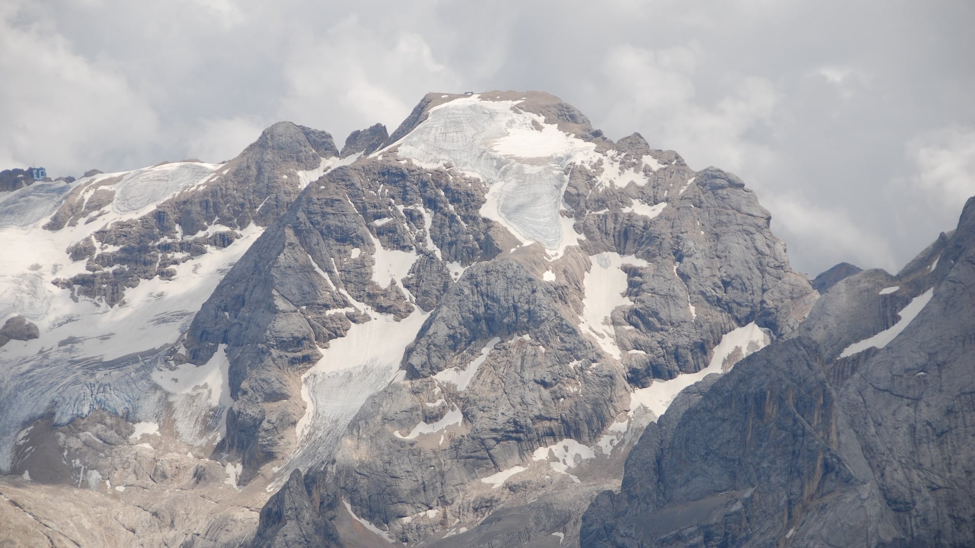 Marmolada, il ghiacciaio verso l'estinzione: "Tra quindici anni potrebbe non esistere più"