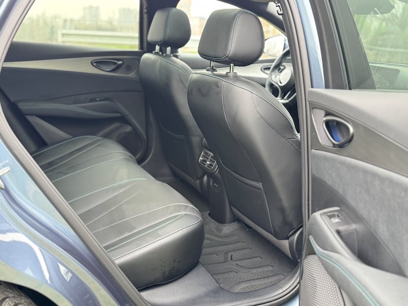 BYD Seal 6 DM-i Touring: guarda tutte le foto 9