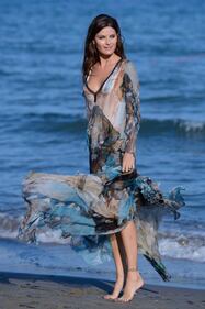 Isabeli Fontana hot, incanta Venezia nella laguna 5