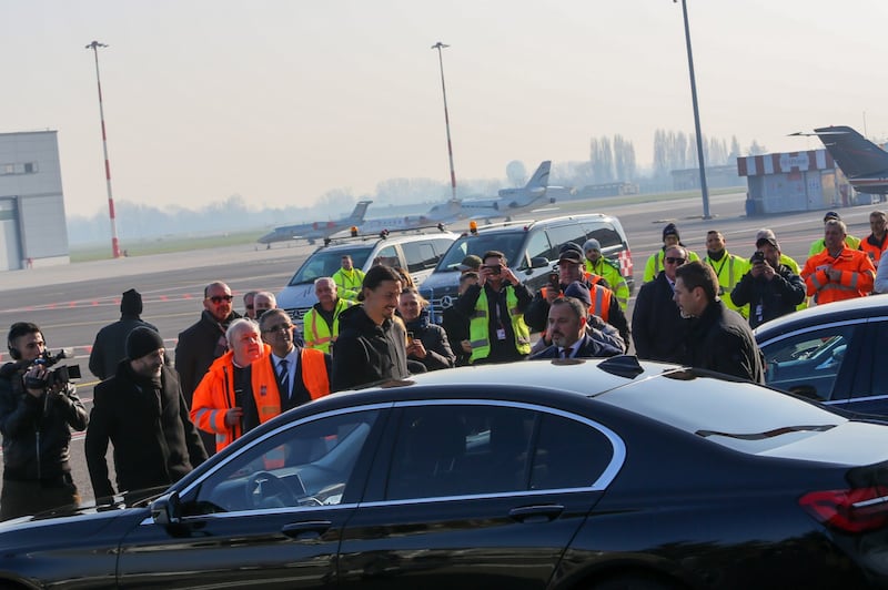 Ibrahimovic sbarca a Milano: le immagini del ritorno di Zlatan 7