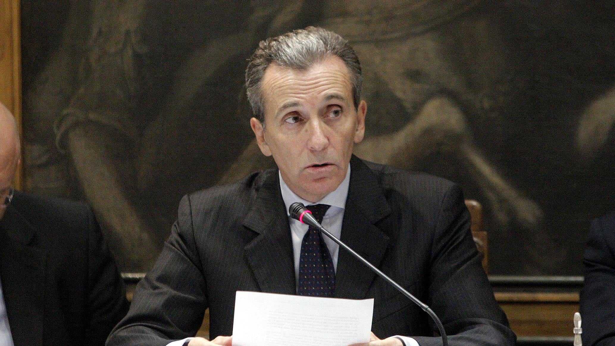Il ministro dal mutuo facile incolpa solo i vecchi manager