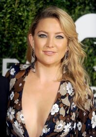 Kate Hudson senza reggiseno sul red carpet 25