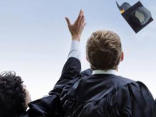 Taranto, muore di tumore: nella bara la pergamena della laurea