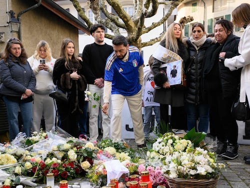 Crans-Montana, sfregio al memoriale per le vittime. Polemica sul Comune